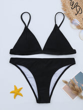 Conjunto de bikini bralette triangular minimalista con efecto atrevido